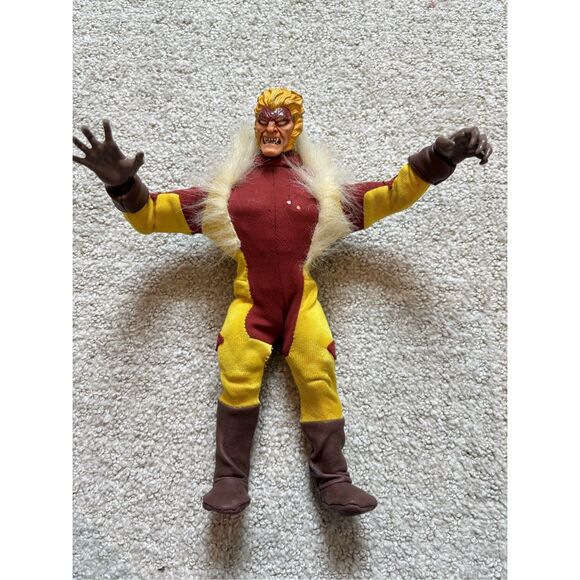 Sabretooth Marvel Cover Series Action Figure - Picture 1 of 12